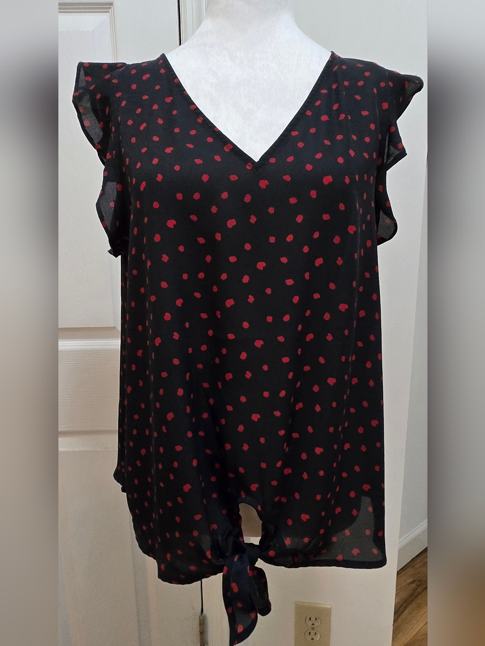 Flutter Sleeve, Tie Front Top, Navy with Red funky dots, West K, Large, NWOT